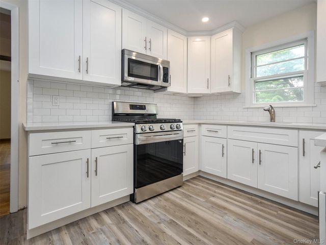60 Smith Street, Glen Cove, NY 11542