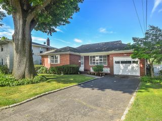 60 Smith Street, Glen Cove, NY 11542