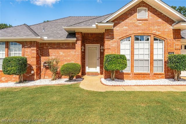 1616 Valley View Street, Van Buren, AR 72956