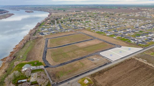 12736 Blackfoot Dr, Pasco, WA 99301