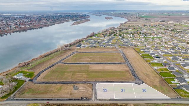 12736 Blackfoot Dr, Pasco, WA 99301