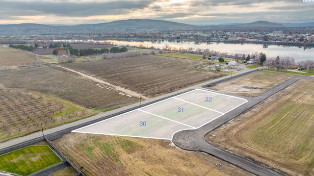 12736 Blackfoot Dr, Pasco, WA 99301