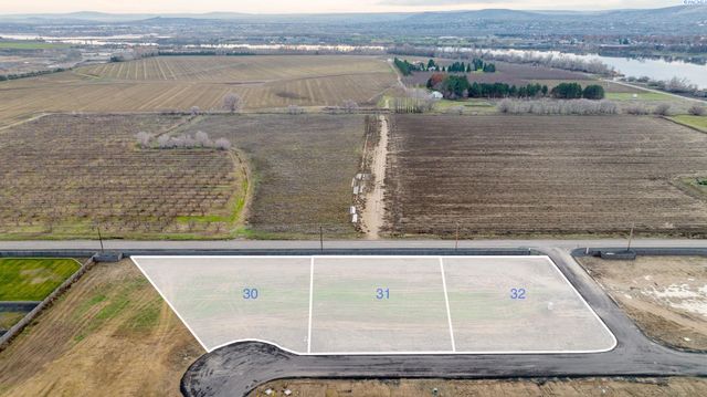 12736 Blackfoot Dr, Pasco, WA 99301