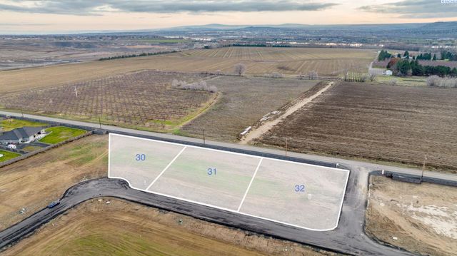 12736 Blackfoot Dr, Pasco, WA 99301