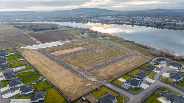 12736 Blackfoot Dr, Pasco, WA 99301