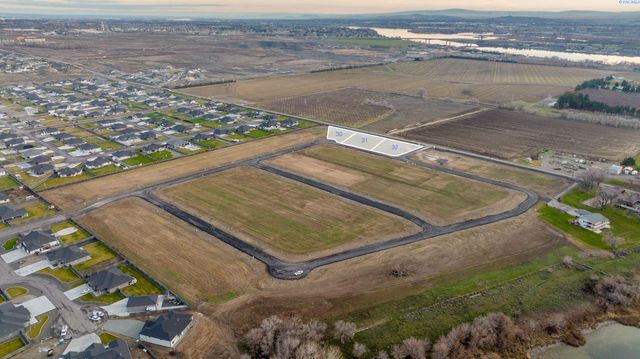 12736 Blackfoot Dr, Pasco, WA 99301