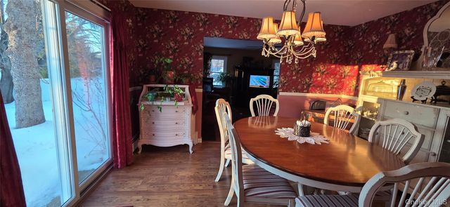 8 Royalston Lane, South Setauket, NY 11720