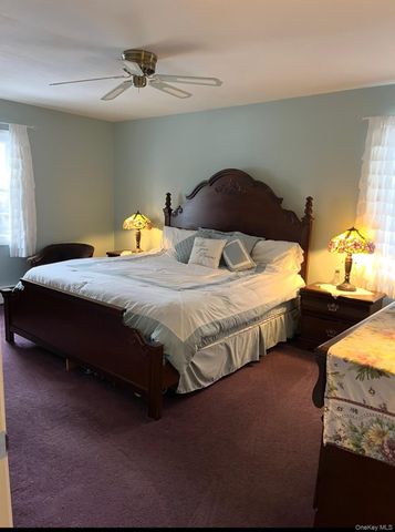 8 Royalston Lane, South Setauket, NY 11720