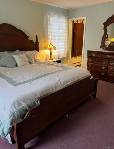 8 Royalston Lane, South Setauket, NY 11720