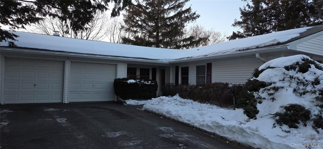 8 Royalston Lane, South Setauket, NY 11720