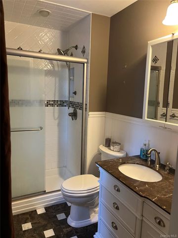 8 Royalston Lane, South Setauket, NY 11720