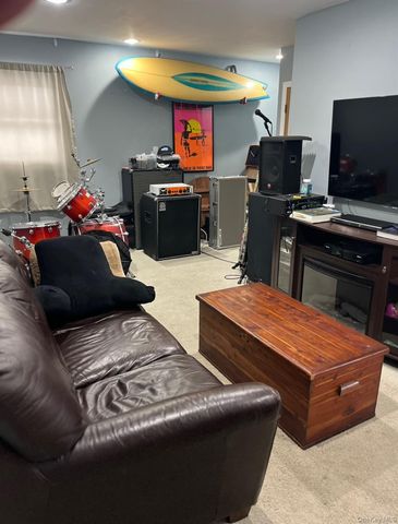 8 Royalston Lane, South Setauket, NY 11720