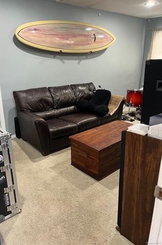 8 Royalston Lane, South Setauket, NY 11720