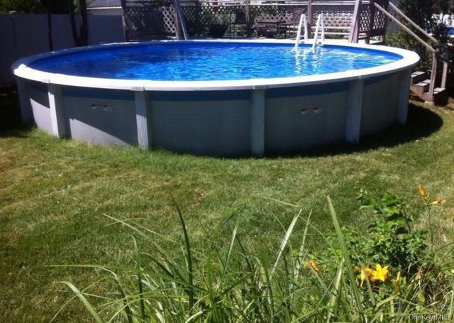 8 Royalston Lane, South Setauket, NY 11720