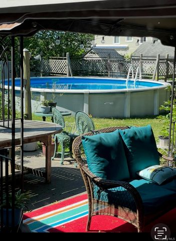 8 Royalston Lane, South Setauket, NY 11720