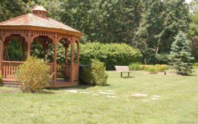 8 Royalston Lane, South Setauket, NY 11720