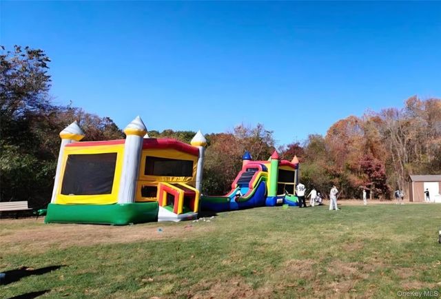 8 Royalston Lane, South Setauket, NY 11720