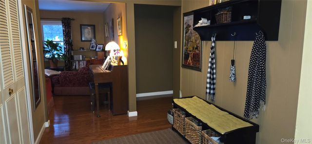 8 Royalston Lane, South Setauket, NY 11720