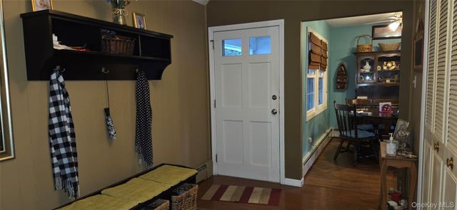 8 Royalston Lane, South Setauket, NY 11720