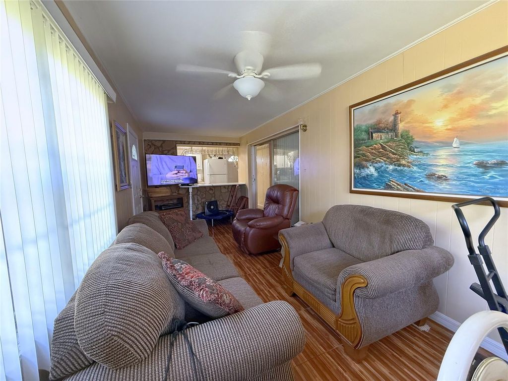 Image 11 of property listing at 3032 PINDER COURT, Orlando, FL 32811