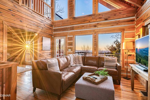 1815 Silver Poplar Lane, Sevierville, TN 37876