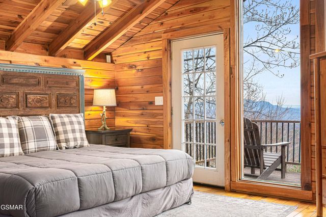 1815 Silver Poplar Lane, Sevierville, TN 37876