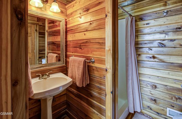 1815 Silver Poplar Lane, Sevierville, TN 37876
