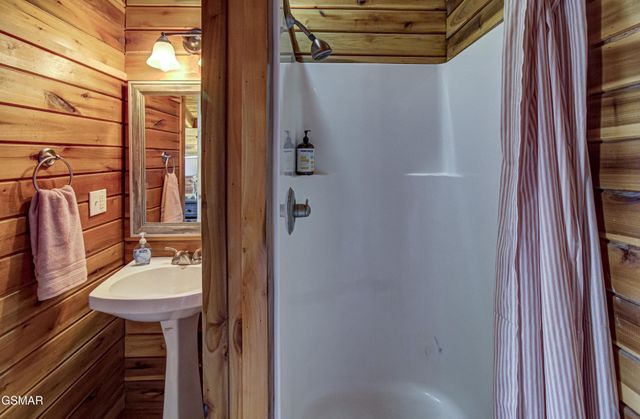 1815 Silver Poplar Lane, Sevierville, TN 37876