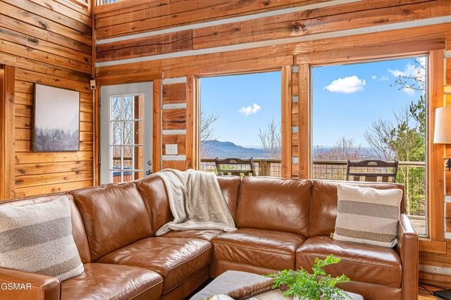 1815 Silver Poplar Lane, Sevierville, TN 37876