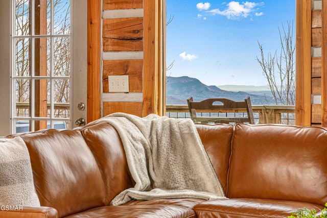 1815 Silver Poplar Lane, Sevierville, TN 37876