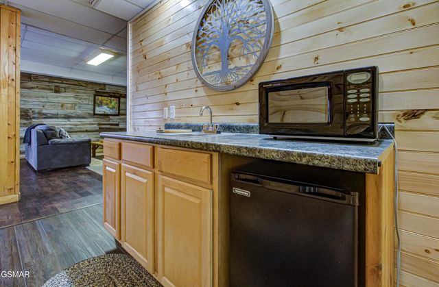 1815 Silver Poplar Lane, Sevierville, TN 37876