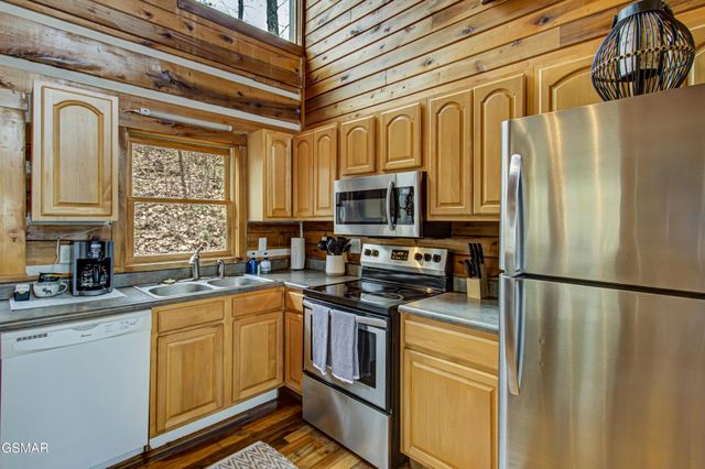 1815 Silver Poplar Lane, Sevierville, TN 37876
