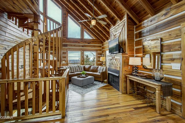 1815 Silver Poplar Lane, Sevierville, TN 37876