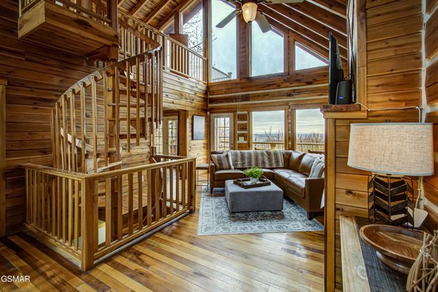 1815 Silver Poplar Lane, Sevierville, TN 37876