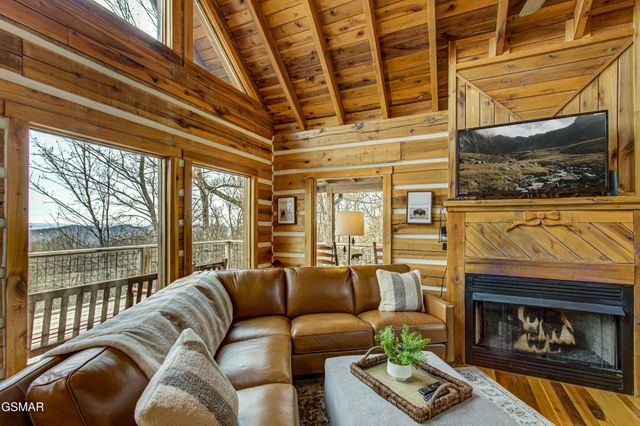 1815 Silver Poplar Lane, Sevierville, TN 37876