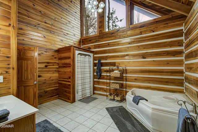 1815 Silver Poplar Lane, Sevierville, TN 37876
