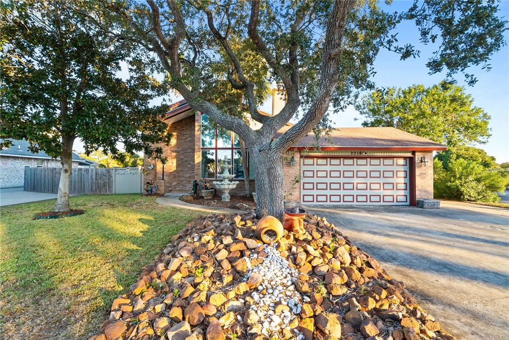 2218 Bird Island Dr, Corpus Christi, TX 78418