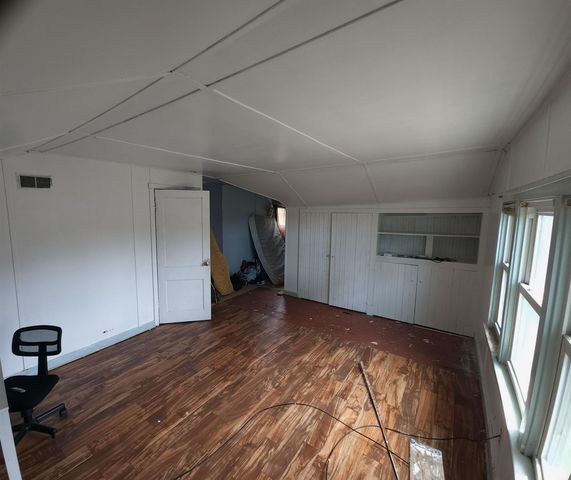 2207 E 4th Street, Waterloo, IA 50703