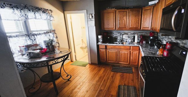 2207 E 4th Street, Waterloo, IA 50703