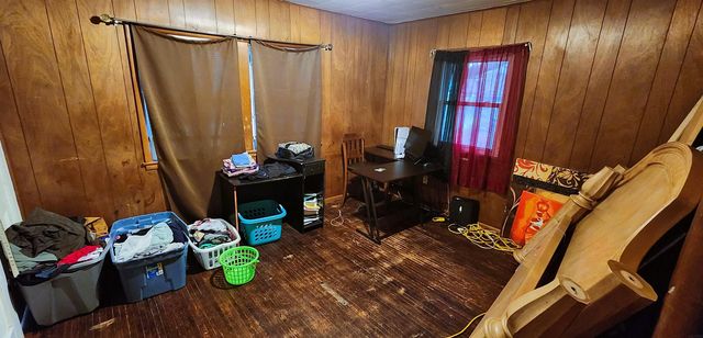 2207 E 4th Street, Waterloo, IA 50703