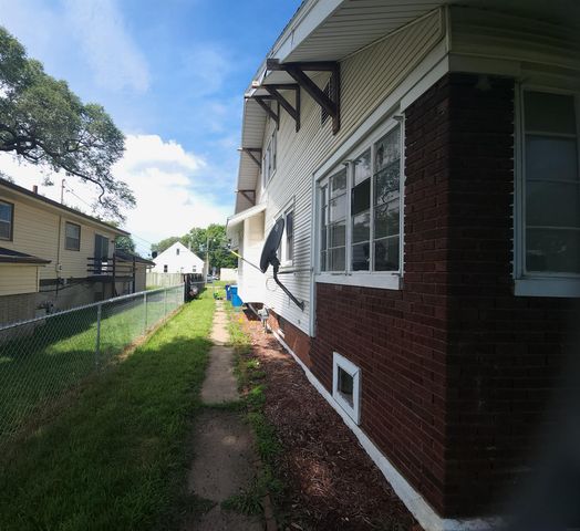 2207 E 4th Street, Waterloo, IA 50703