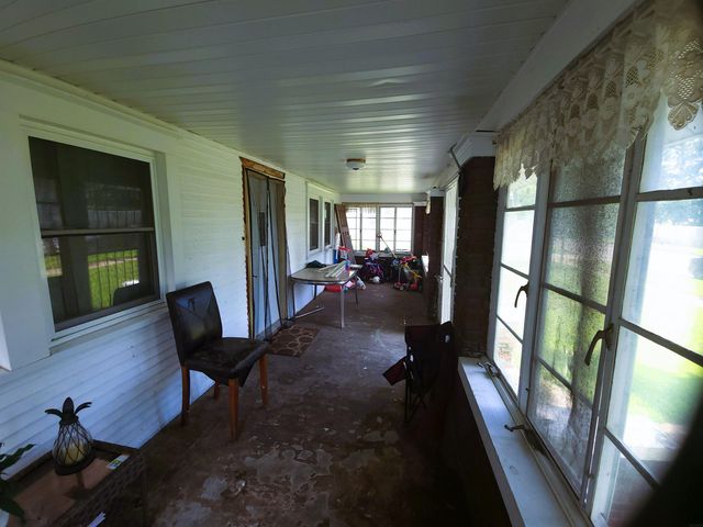 2207 E 4th Street, Waterloo, IA 50703