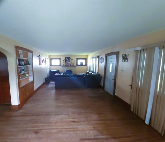 2207 E 4th Street, Waterloo, IA 50703