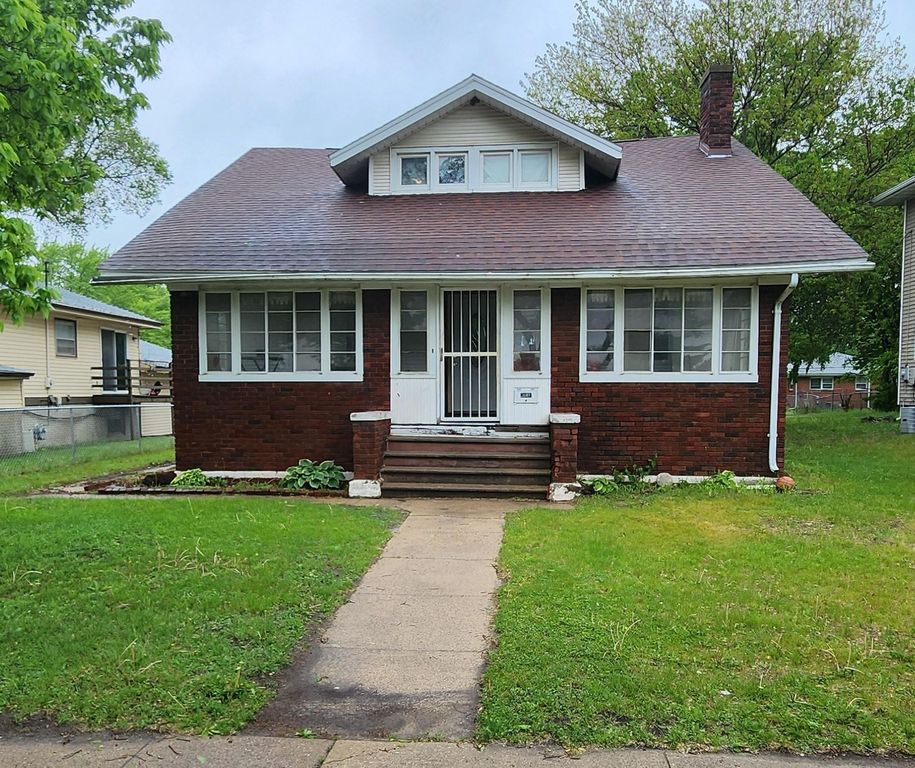 2207 E 4th Street, Waterloo, IA 50703