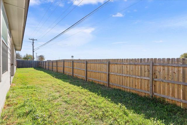 829 Ibis Falls LOOP, Jarrell, TX 76537