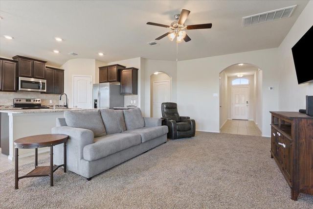 829 Ibis Falls LOOP, Jarrell, TX 76537