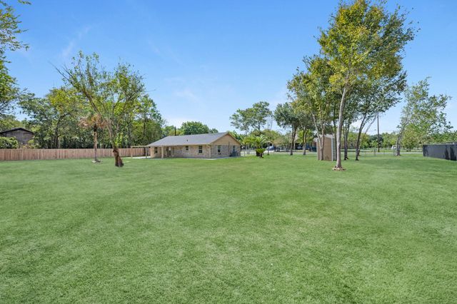 17435 Wells Drive CR115, Pearland, TX 77584
