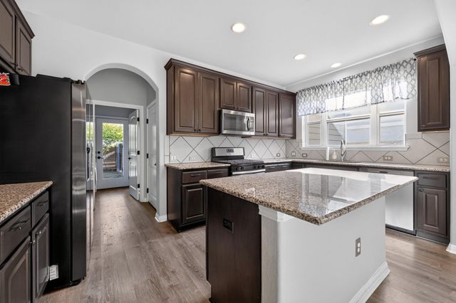 5800 Baythorne DR, Austin, TX 78747