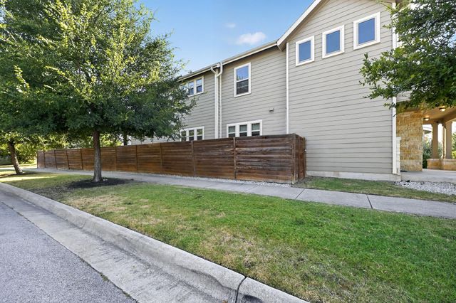 5800 Baythorne DR, Austin, TX 78747