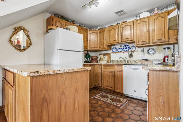 2459 Whitney Avenue 17, Hamden, CT 06518